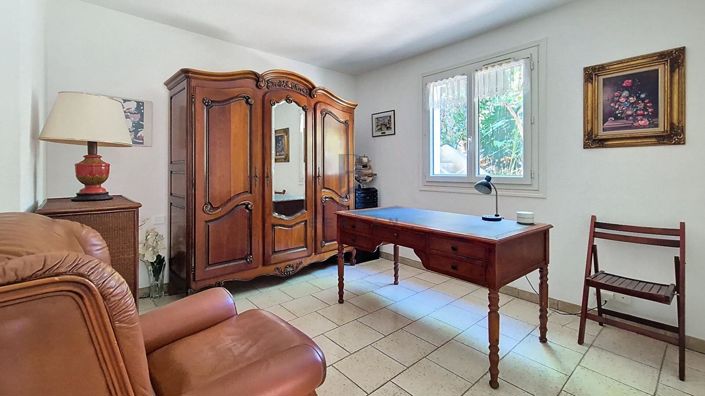 Image No.18-5 Bed House for sale