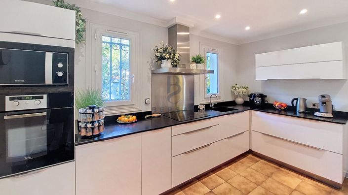 Image No.3-5 Bed House for sale