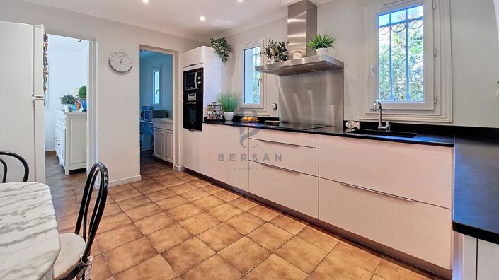 Image No.7-5 Bed House for sale