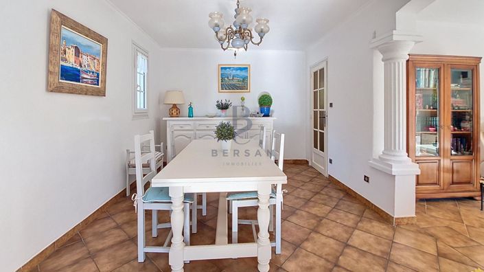 Image No.9-5 Bed House for sale