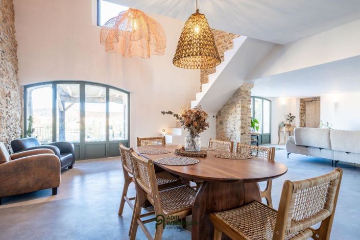 Image No.8-5 Bed House for sale