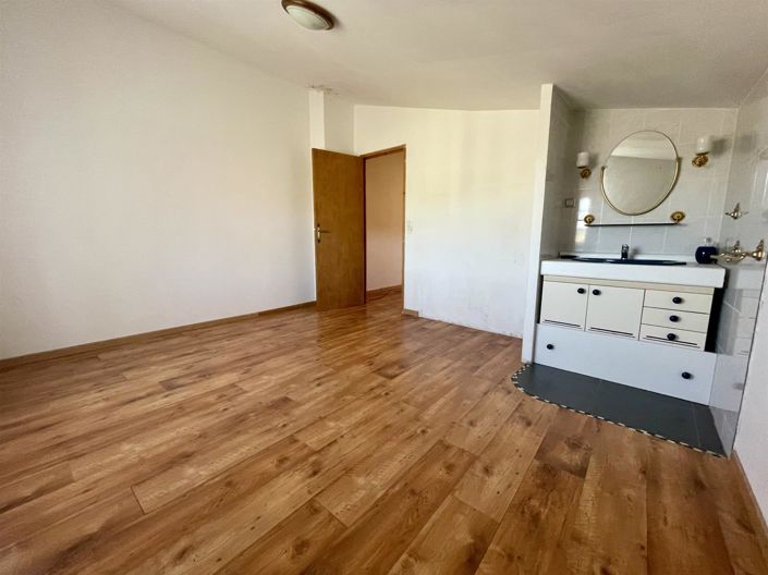 Image No.17-3 Bed House for sale