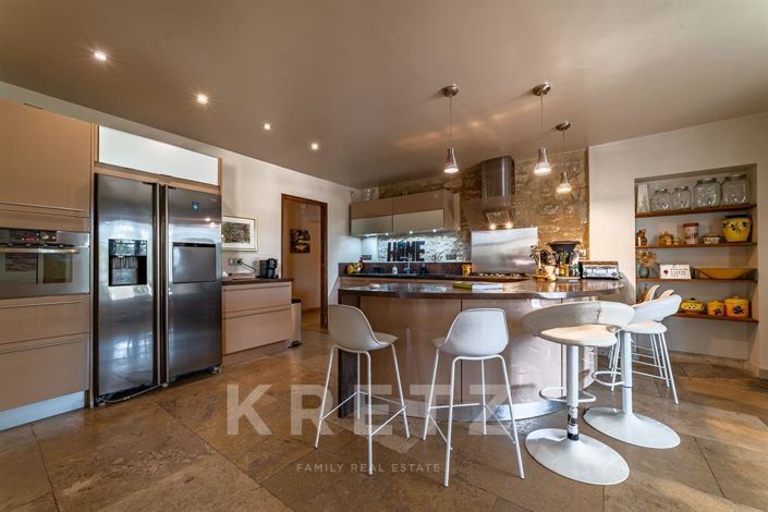 Image No.7-8 Bed House for sale