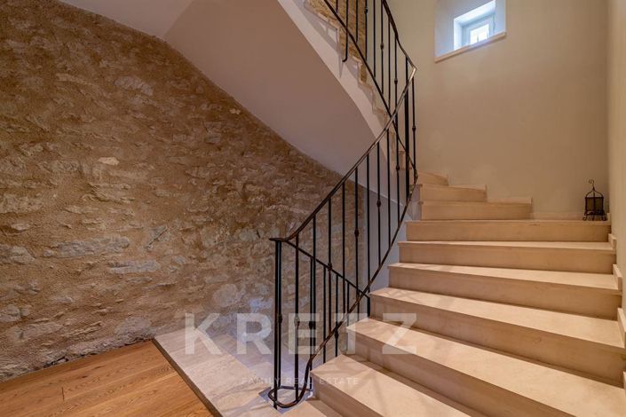 Image No.7-8 Bed House for sale