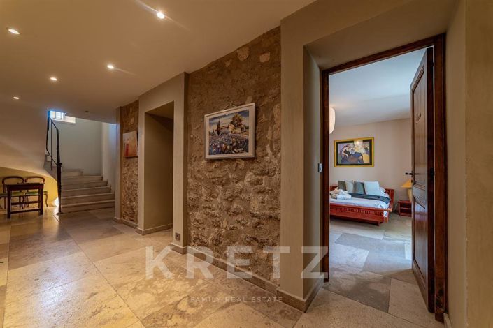 Image No.9-8 Bed House for sale