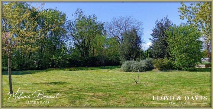 Image No.5-8 Bed House for sale