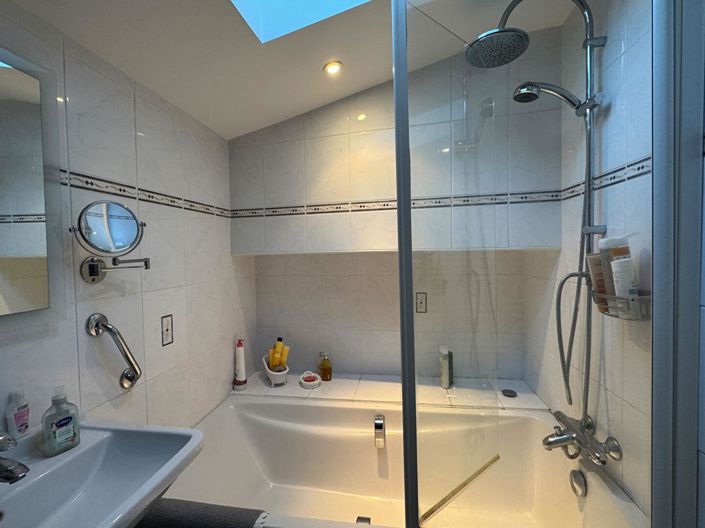 Image No.10-3 Bed House for sale