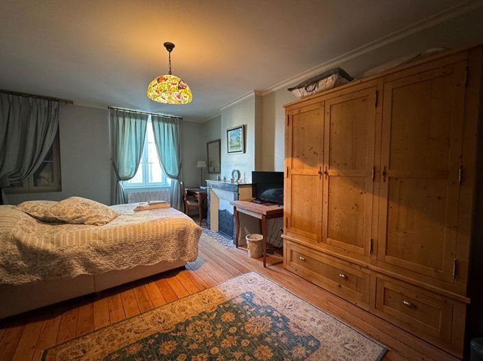 Image No.11-3 Bed House for sale