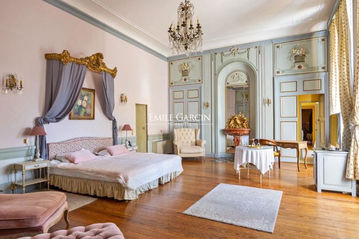 Image No.5-25 Bed Property for sale