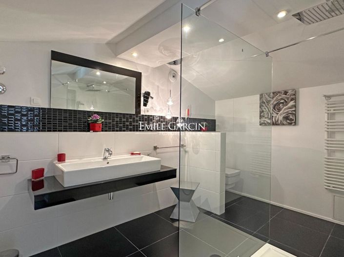 Image No.11-5 Bed House for sale