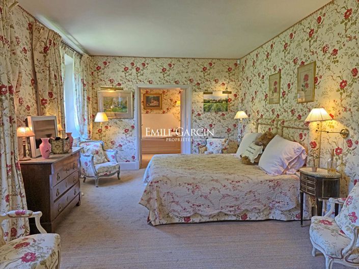 Image No.10-10 Bed Property for sale