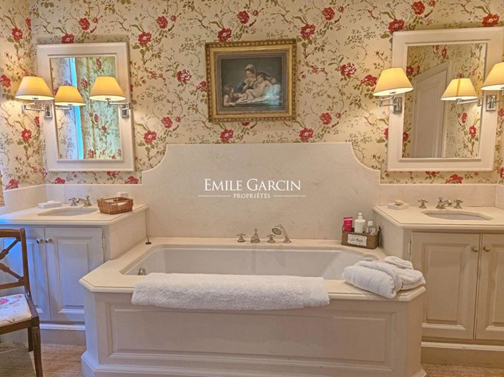 Image No.11-10 Bed Property for sale