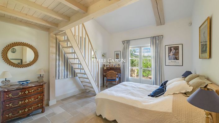 Image No.8-5 Bed House for sale