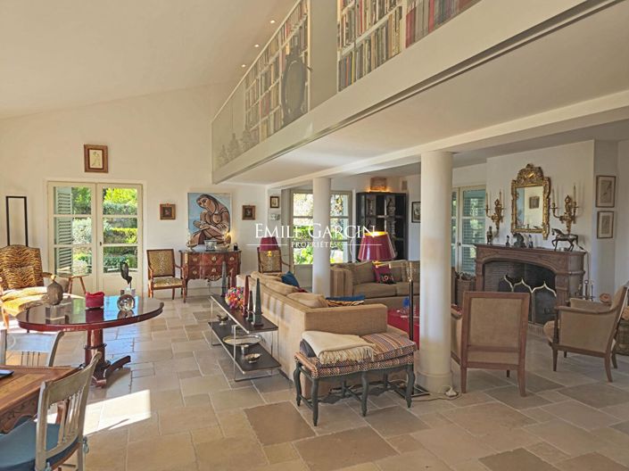 Image No.9-5 Bed House for sale