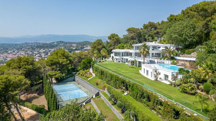 Image No.11-18 Bed Property for sale