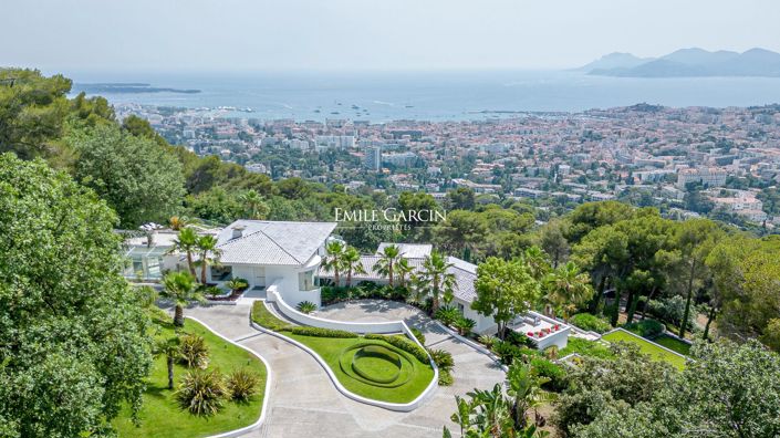 Image No.12-18 Bed Property for sale