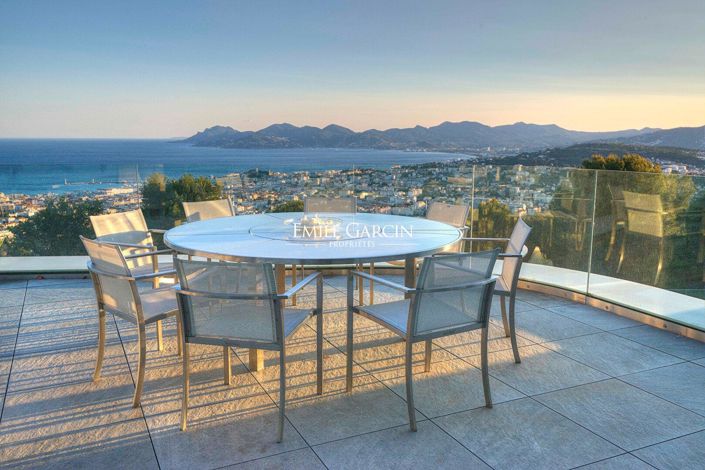 Image No.13-18 Bed Property for sale