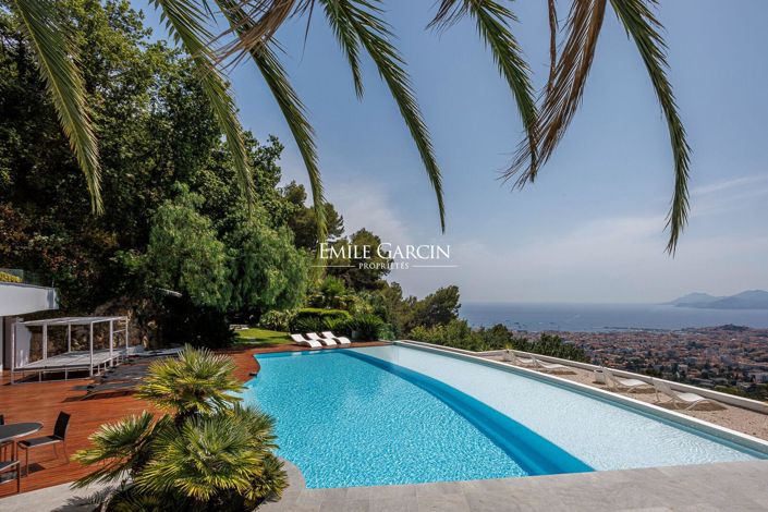 Image No.2-18 Bed Property for sale