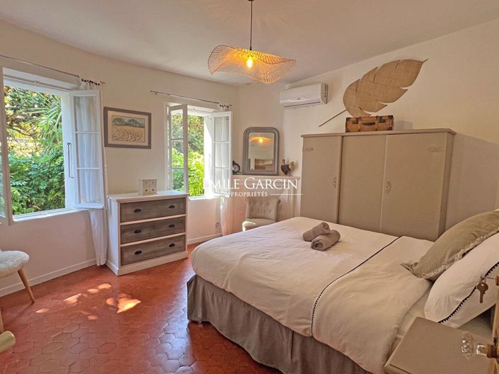 Image No.8-6 Bed House for sale