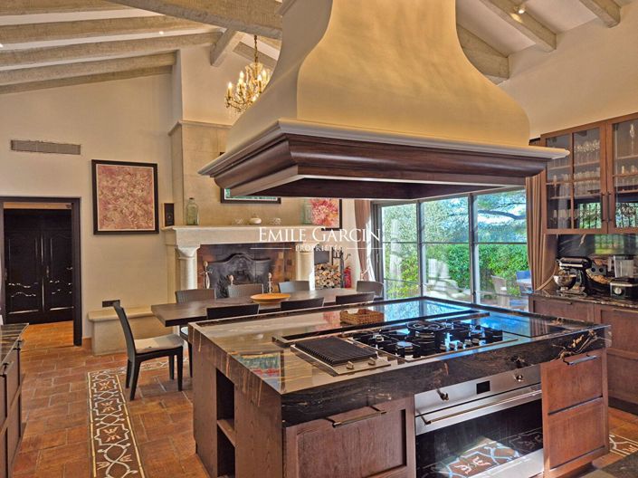 Image No.10-11 Bed Property for sale