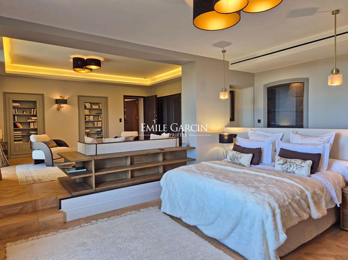 Image No.11-11 Bed Property for sale