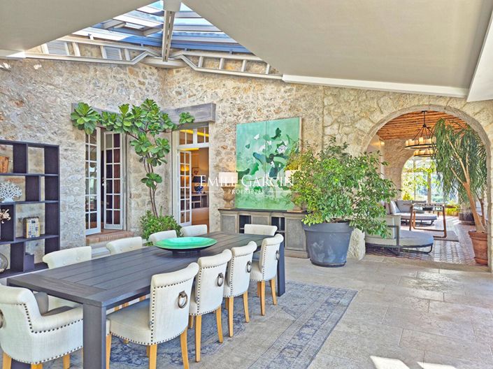 Image No.8-11 Bed Property for sale