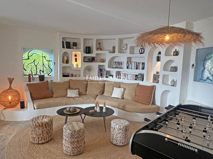 Image No.4-5 Bed House for sale