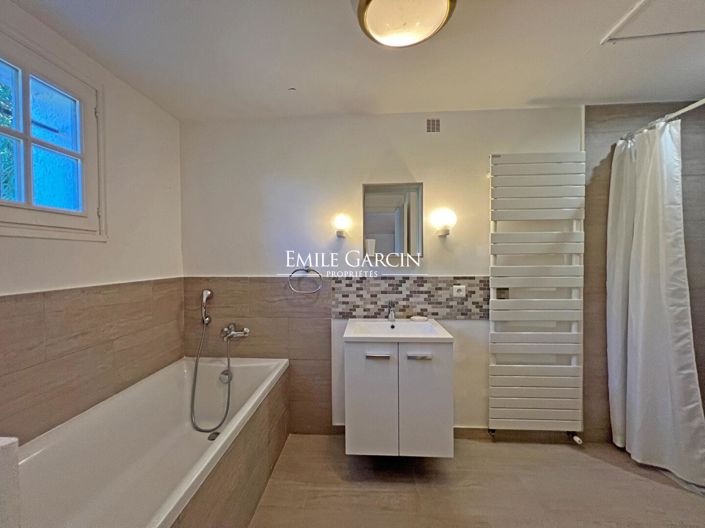 Image No.6-5 Bed House for sale