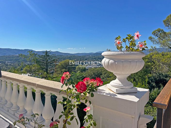 Image No.8-5 Bed House for sale