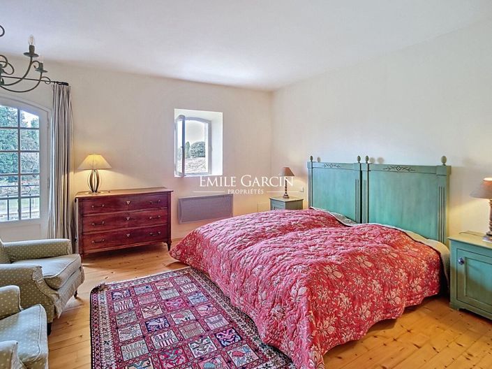 Image No.8-5 Bed House for sale