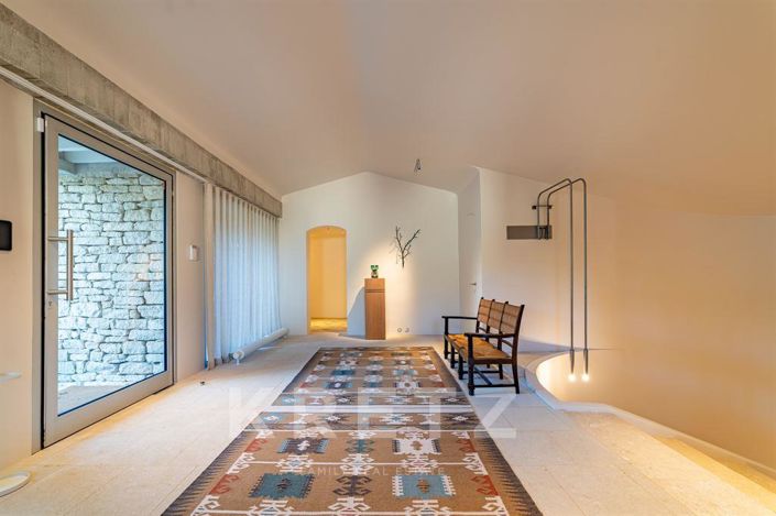 Image No.3-8 Bed House for sale