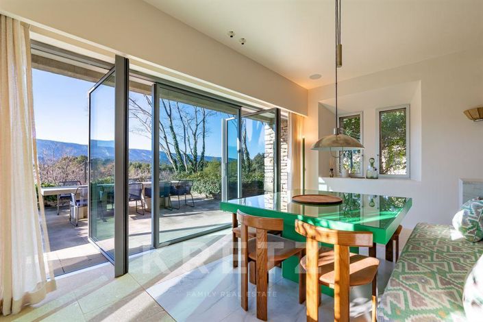 Image No.5-8 Bed House for sale