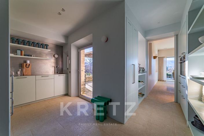 Image No.7-8 Bed House for sale