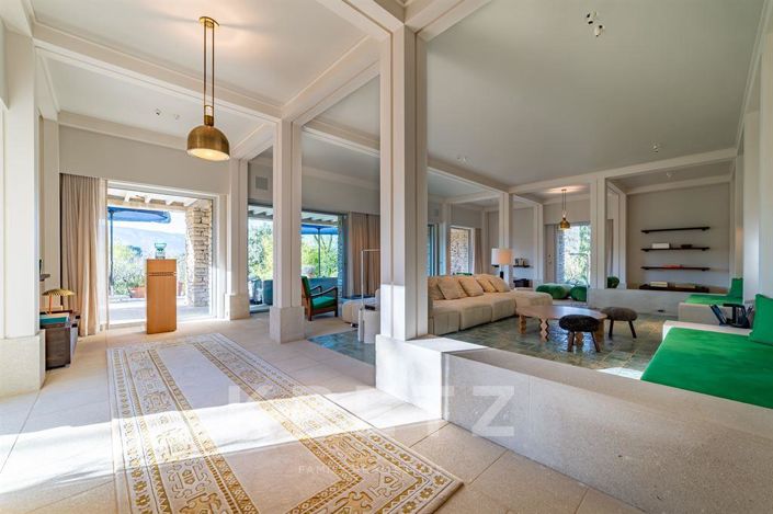 Image No.8-8 Bed House for sale