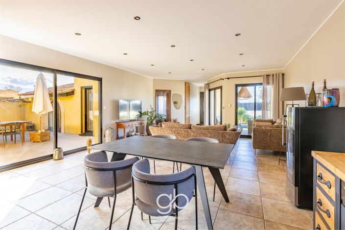 Image No.10-3 Bed House for sale