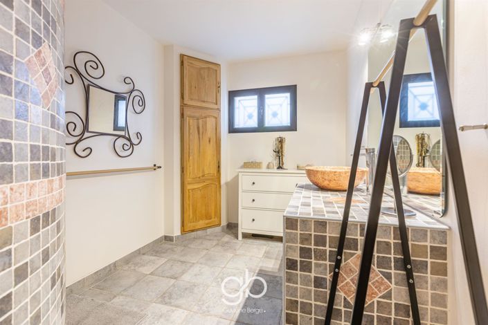 Image No.11-3 Bed House for sale