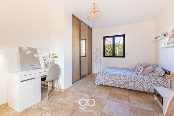 Image No.13-3 Bed House for sale