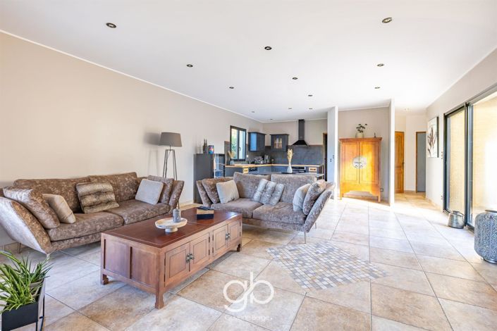 Image No.2-3 Bed House for sale