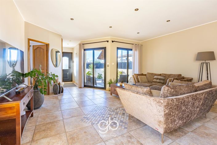 Image No.9-3 Bed House for sale