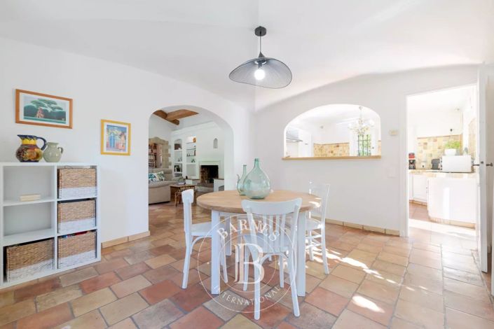 Image No.12-4 Bed House for sale