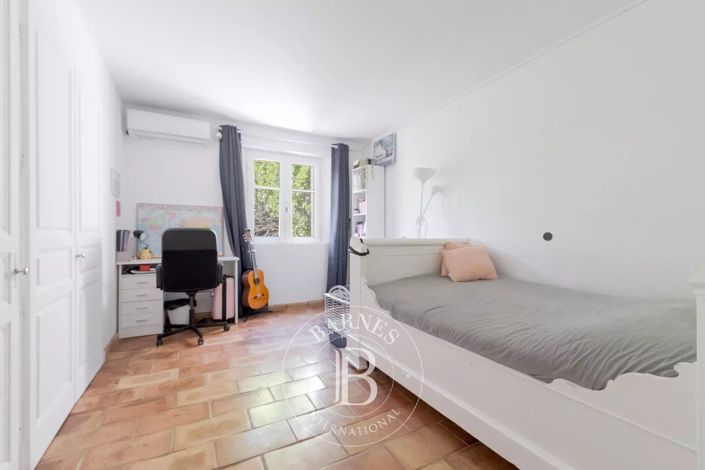 Image No.22-4 Bed House for sale