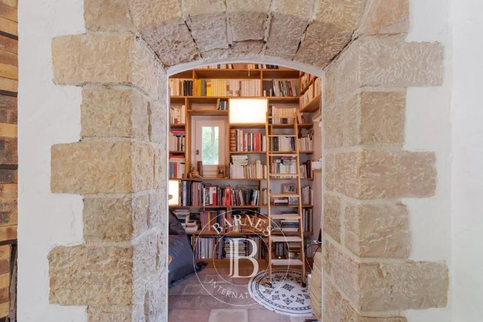 Image No.3-4 Bed House for sale