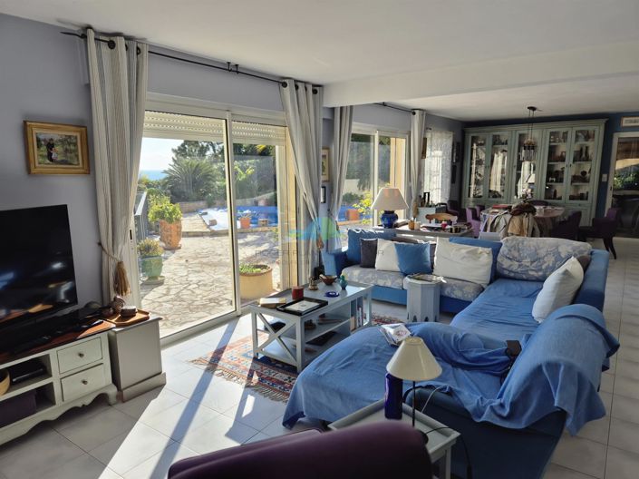 Image No.6-4 Bed House for sale