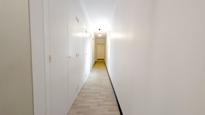 Image No.12-4 Bed House for sale