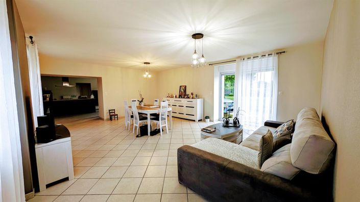 Image No.2-4 Bed House for sale