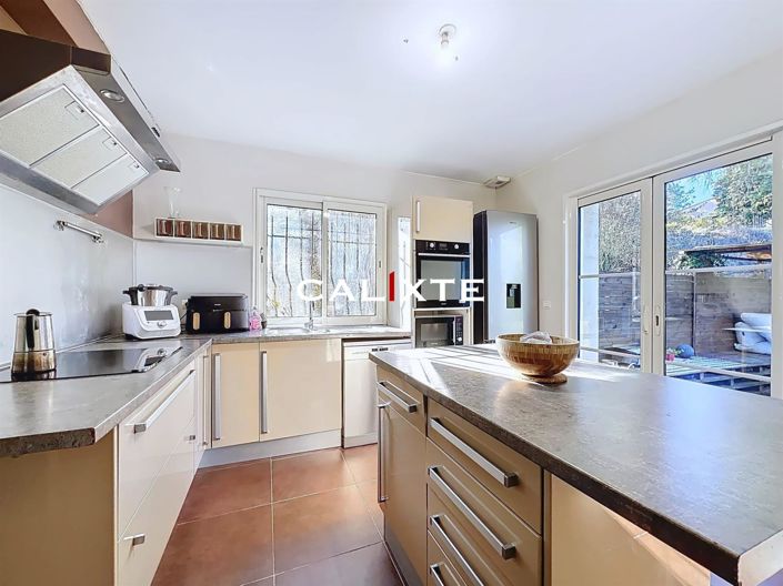 Image No.9-4 Bed House for sale