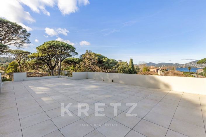 Image No.12-5 Bed Property for sale