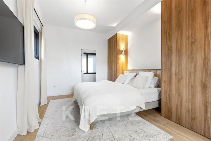 Image No.15-5 Bed Property for sale