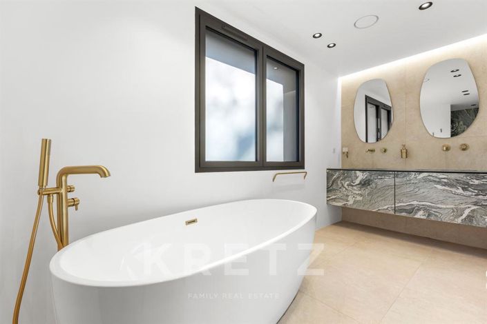 Image No.19-5 Bed Property for sale