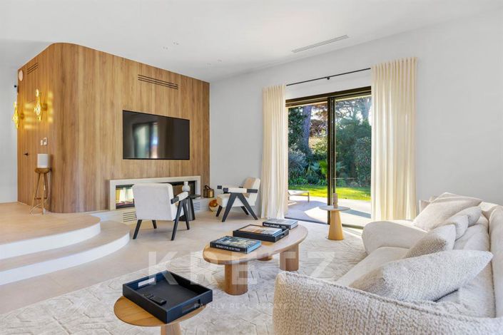 Image No.2-5 Bed Property for sale